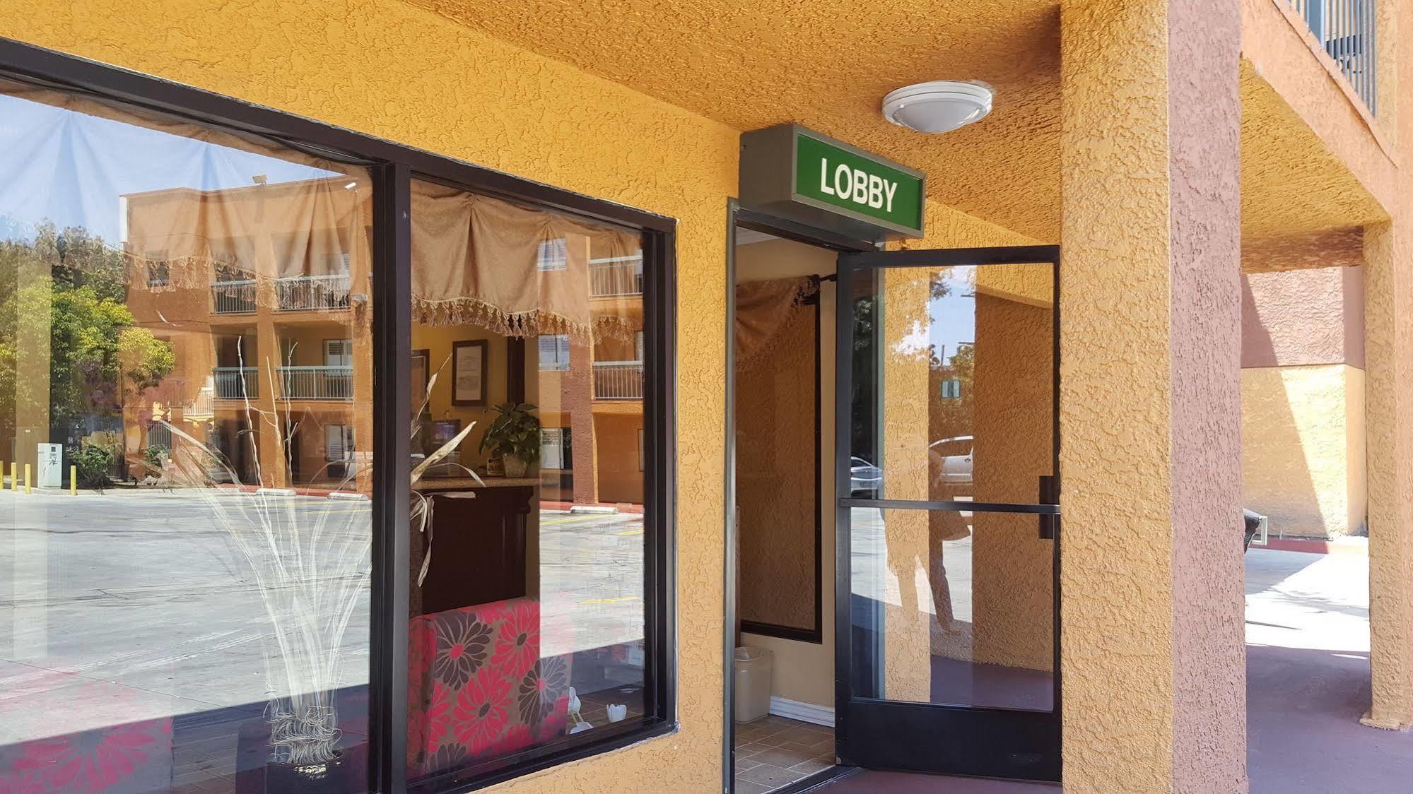 Travel Plaza Inn Compton Exterior photo