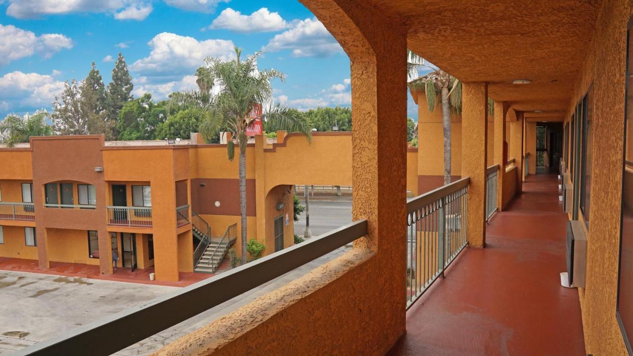 Travel Plaza Inn Compton Exterior photo