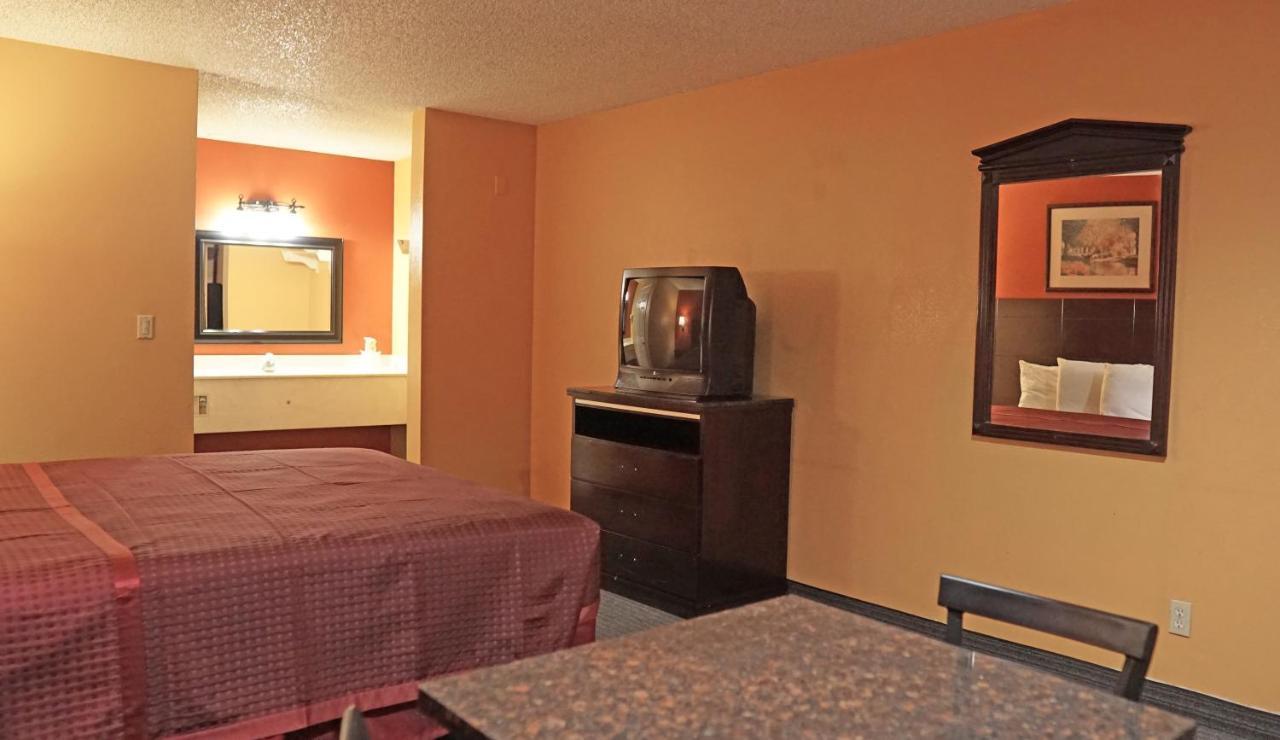 Travel Plaza Inn Compton Exterior photo