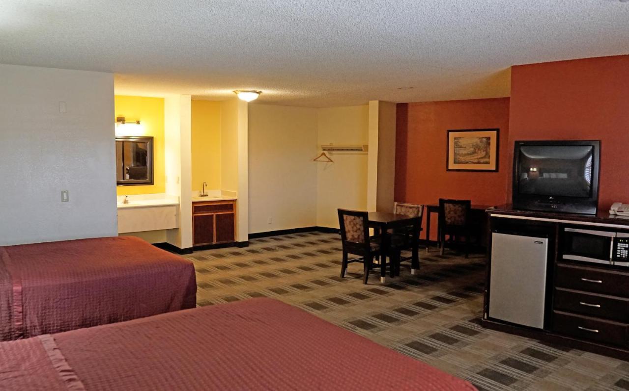 Travel Plaza Inn Compton Exterior photo