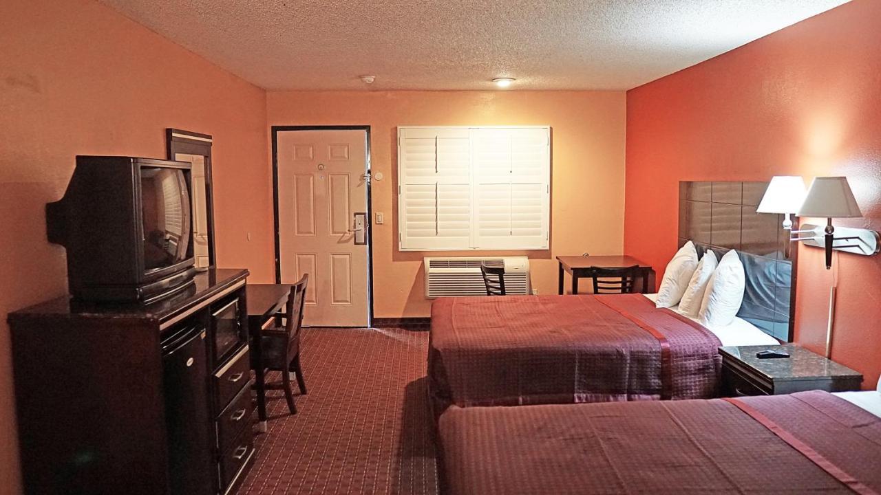 Travel Plaza Inn Compton Exterior photo