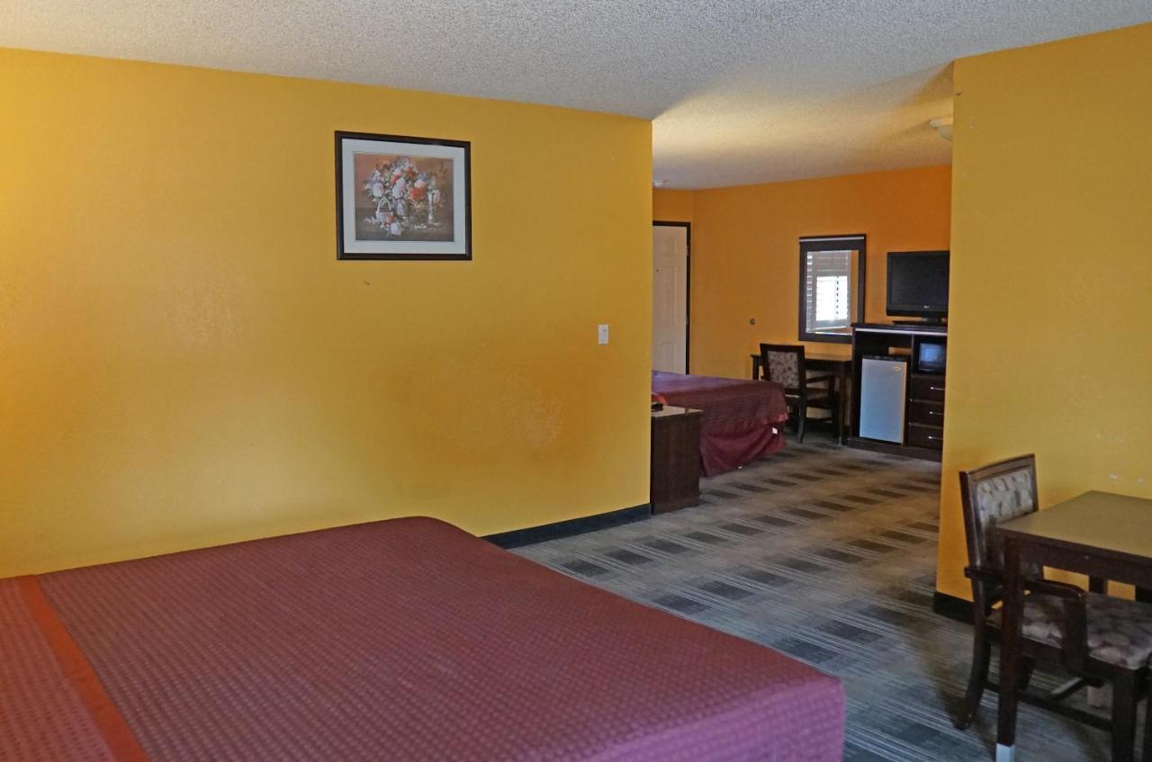 Travel Plaza Inn Compton Exterior photo